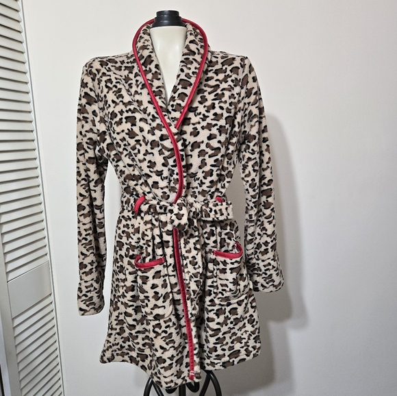 Frederick's of Hollywood Other - Frederick's of Hollywood leopard robe